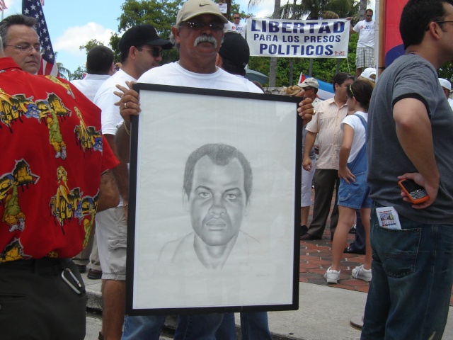 LA MARCHA EN MIAMI POR LOS PRESOS POLITICOS Y LA LIBERTAD MAYO 22 DEL 2010 Dsc01243