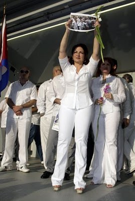 MARCHA POR LAS DAMAS DE BLANCO MIAMI MARZO 25 DEL 2010 Gloria12