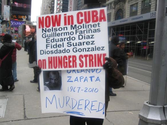 LA PROTESTA POR EL ASESINATO DE ORLANDO ZAPATA TAMAYO EN NEW YORK Letrer10