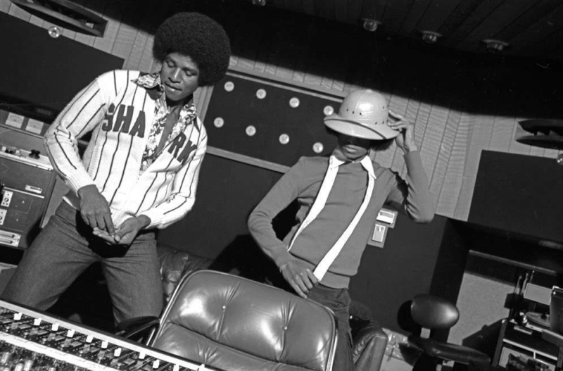 Immagini era "OFF THE WALL" - Pagina 29 Mj-mic89