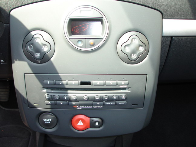 Les différents modéles d'autoradio Cabasse dans nos Renault Radio210
