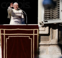 Le pape Benoît XVI invoque le don de la paix  Benoit10