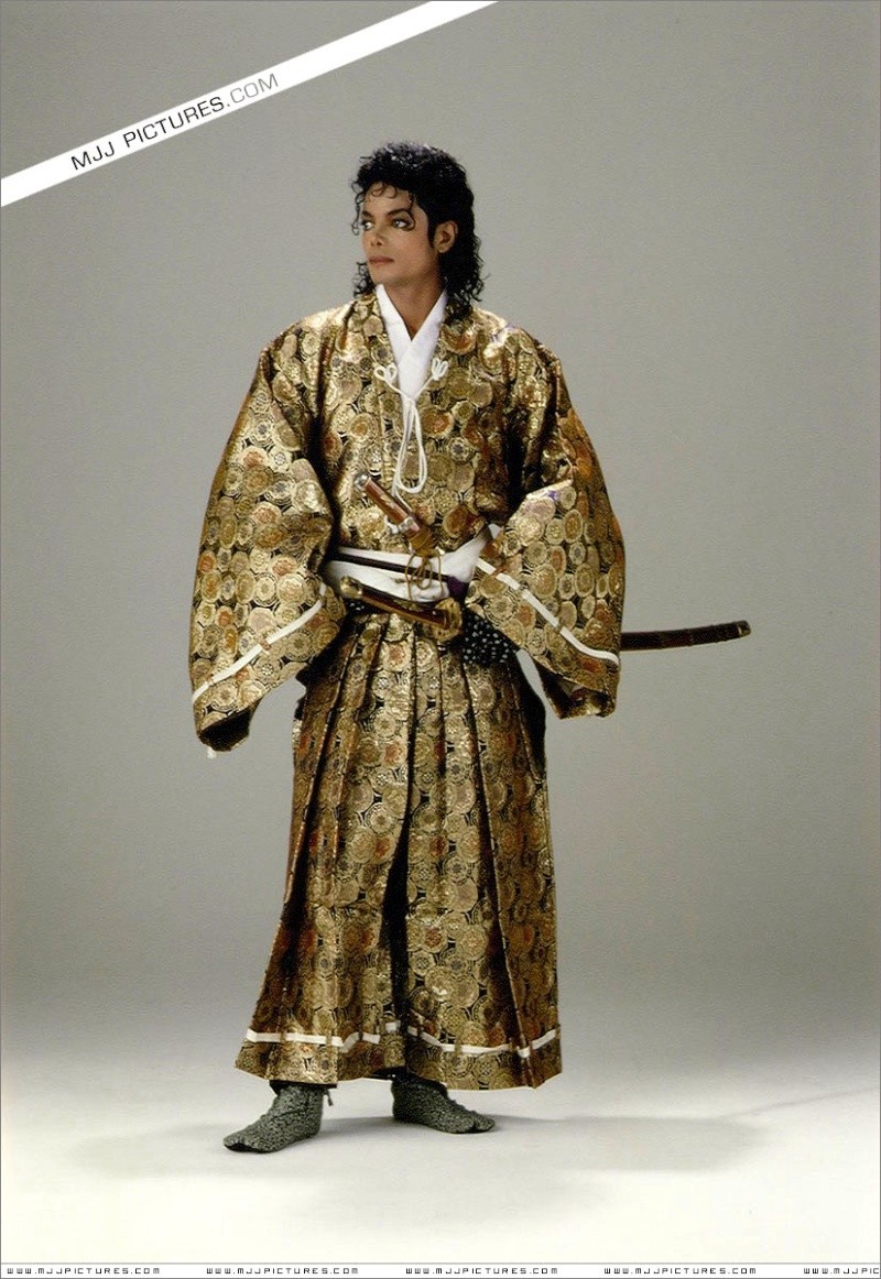 Michael vestito in costume d'epoca - Pagina 2 1410