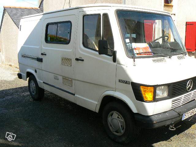 mercedes 307D de 1978 et maintenant Iveco35-10 de 1999. 98682110