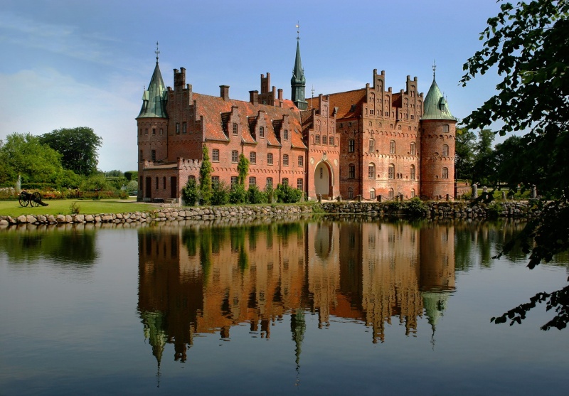 Egeskov Castle [Denmark] Castil10