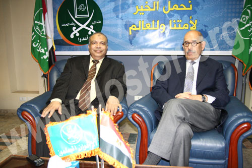 البرادعى:الإخوان أكبر حزب "شرعى" فى مصر .. والكتاتني: الجماعة تبدأ في جمع التوقيعات Img_2310