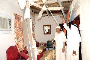 انهيار سقف منزل بحريني مسن بالبسيتين Thumb_11