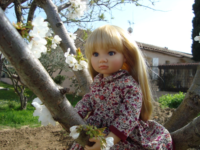 Ma petite Manon en tenue d'Eve dans le jardin, nouvelles poses coquines page 5 Manon_76