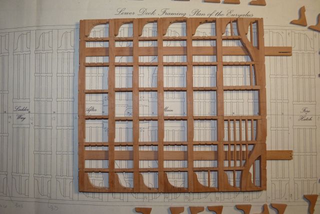 HMS Euryalus, 1803 au 1/56 par Matiz - Page 13 P1110257