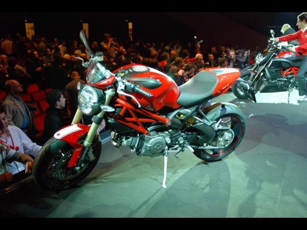 Ducati MONSTER 1100 EVO 600x4510