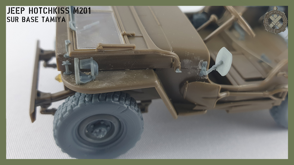 1/35 - Hotchkiss M201 avec radios (base Tamiya) M201-030