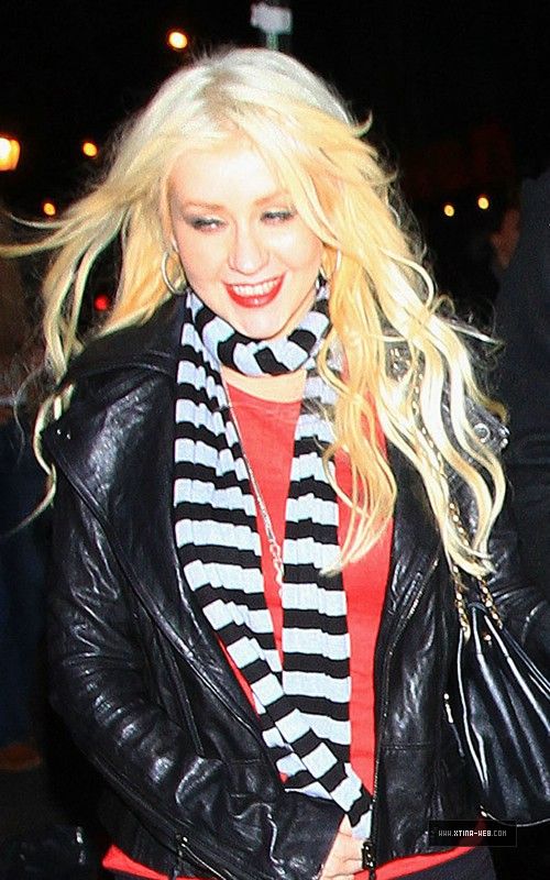 Nov 28, 2010 - Christina Aguilera - In New York City Forum_17