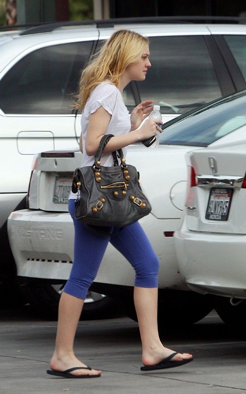 Nov 27, 2010 - Dakota Fanning - At The Gym in LA Forum_31