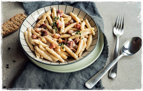 Strozzapreti, pecorino romano e guanciale affumicato  15021310