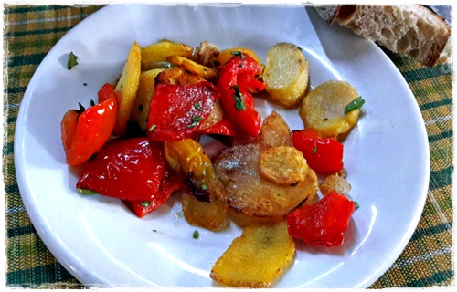 Insalata di patate calabrese con pomodori e peperoni 16120110