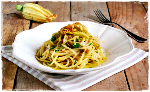 Spaghetti con fiori di zucca, bottarga e lime Imma1110