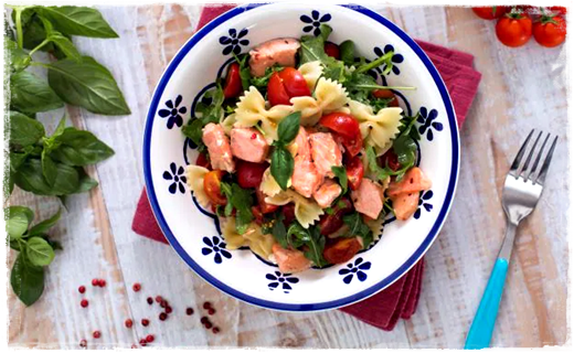 Farfalle al salmone, taccole e pomodorini confit con pesto di rucola Immag288