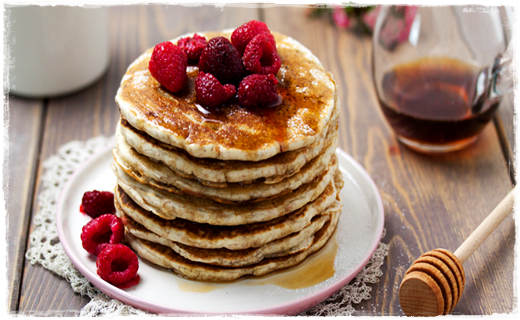 Pancake di avena con miele e frutti rossi Immag596
