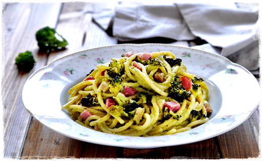 Linguine con crema di broccoli e mandorle tostate Immag917