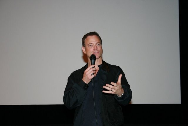 Gary Sinise - Page 11 Cute_g12