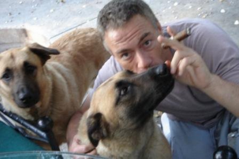 JCVD avec ses chiens - JCVD with his dogs. 5810