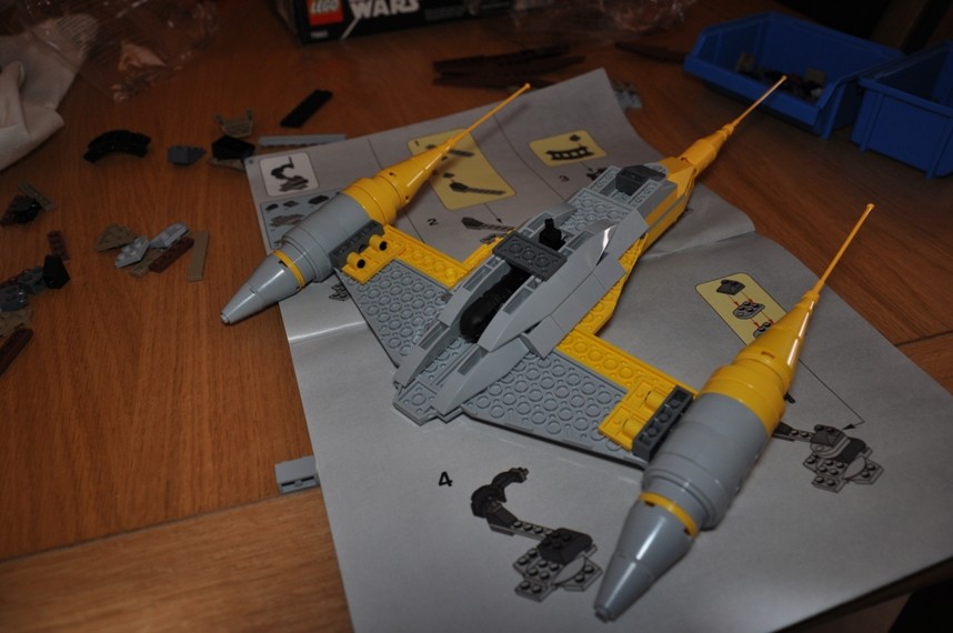 Lego - 7660 Naboo N-1 Starfighter et Vulture droid Dsc_0329