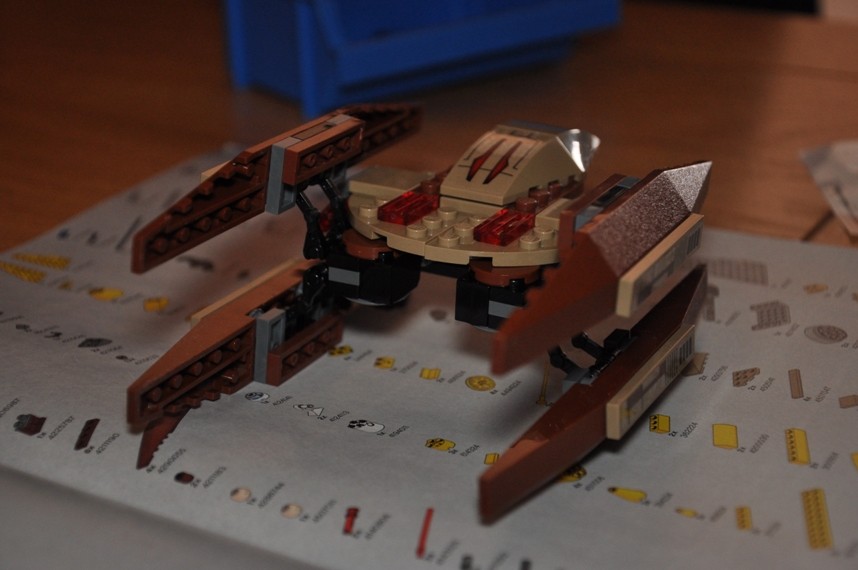 Lego - 7660 Naboo N-1 Starfighter et Vulture droid Dsc_0340