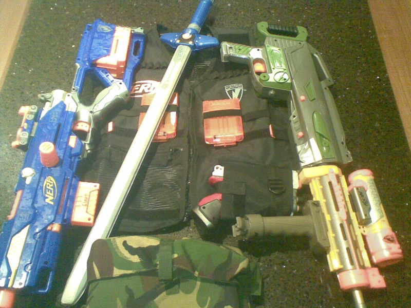 How do YOU carry your clips around at a nerf war? - Page 3 Kit110