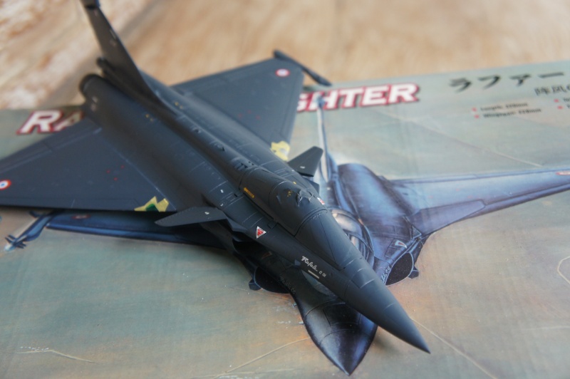 [Hobby Boss] 1/48 - Dassaut Rafale C01 "Navy Blue"  Dsc02046