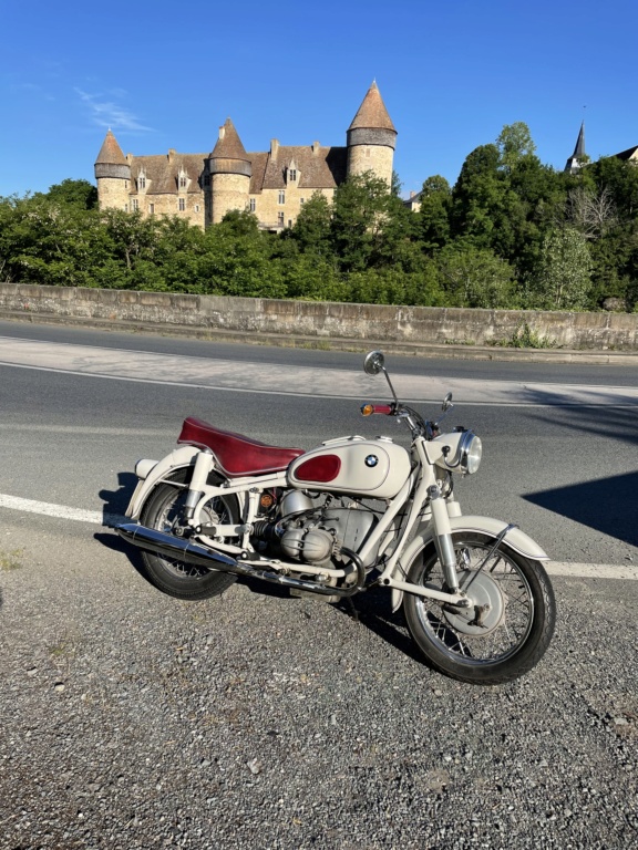 Photos de vous et de votre moto devant ....un château  - Page 22 74f3d910