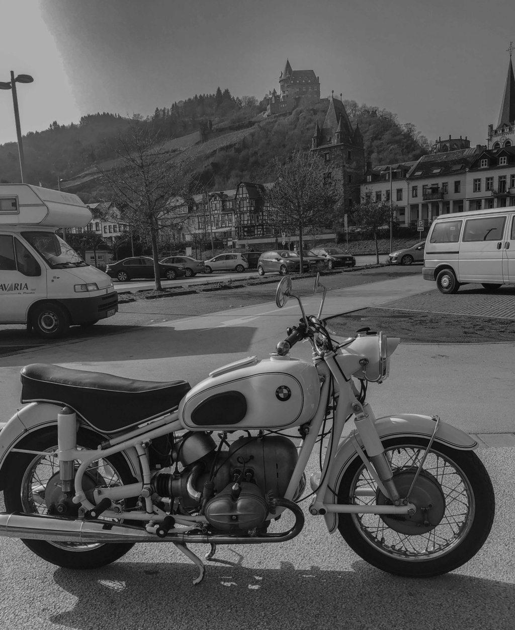 Photos de vous et de votre moto devant ....un château  - Page 20 Img_6113