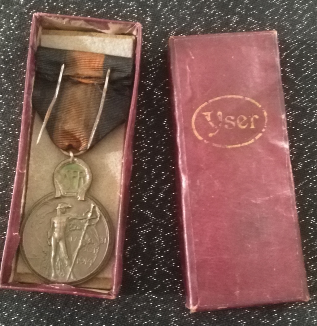 Médaille de l'Yser avec sa boîte Img_2358