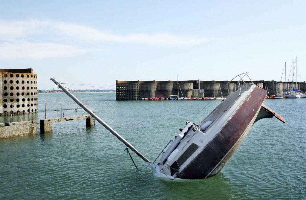 The " Disaster Yacht"  -  new model by Hein Kistenich Jpg_im10