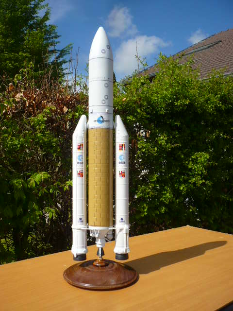 Ariane V heller 1/144e P1150312