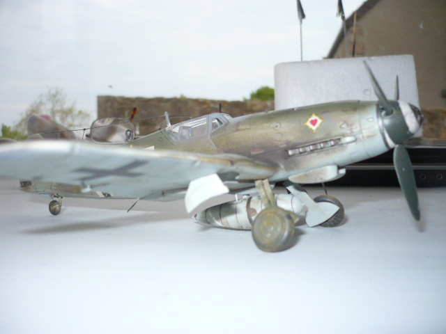 Messerschmitt BF-109 K4 Uffz Heinrich Munninger 10/JG-77  Fujimi 48e - Page 2 P1160694