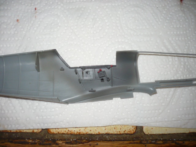 Messerschmitt BF 109 K4 Lt Gunter Landt, Trumpeter 32eme - Page 2 P1160829