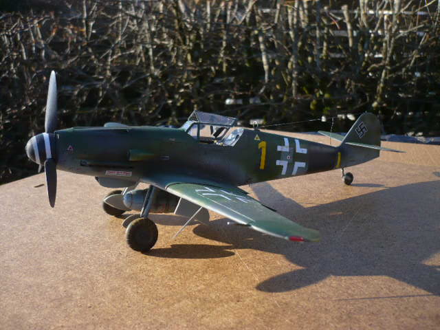 Messerschmitt BF 109 K4 Lt Gunter Landt, Trumpeter 32eme - Page 5 P1170172