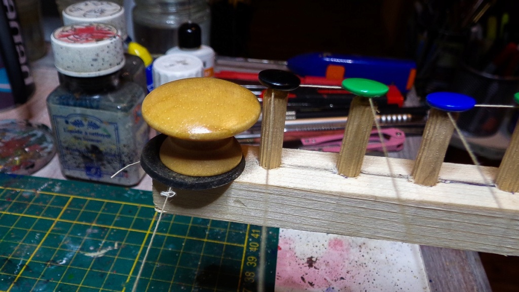 Banc pour cirer les cordages ... 103_0413