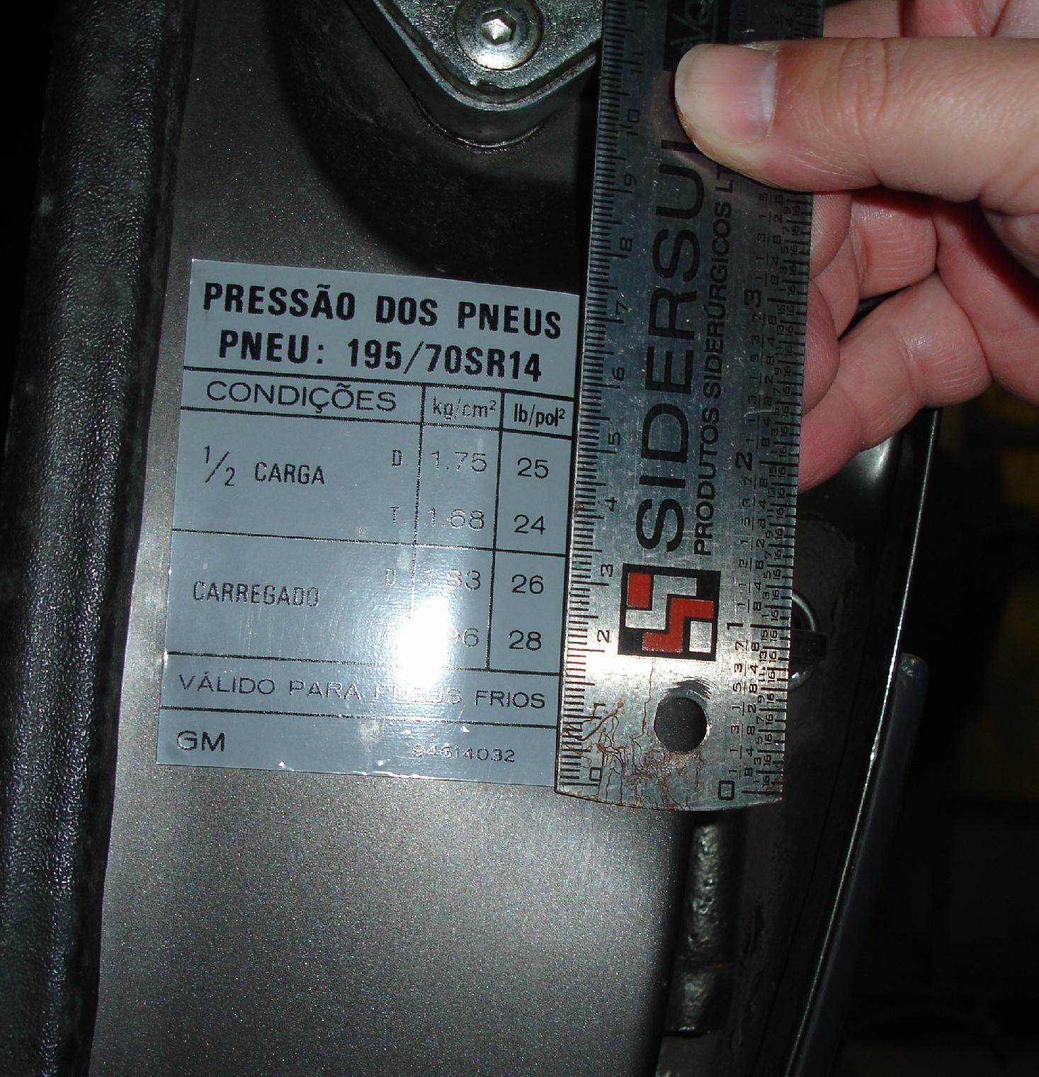 Adesivo de pressão dos pneus (linha 88-90) - Qual o modelo correto? Adesiv13
