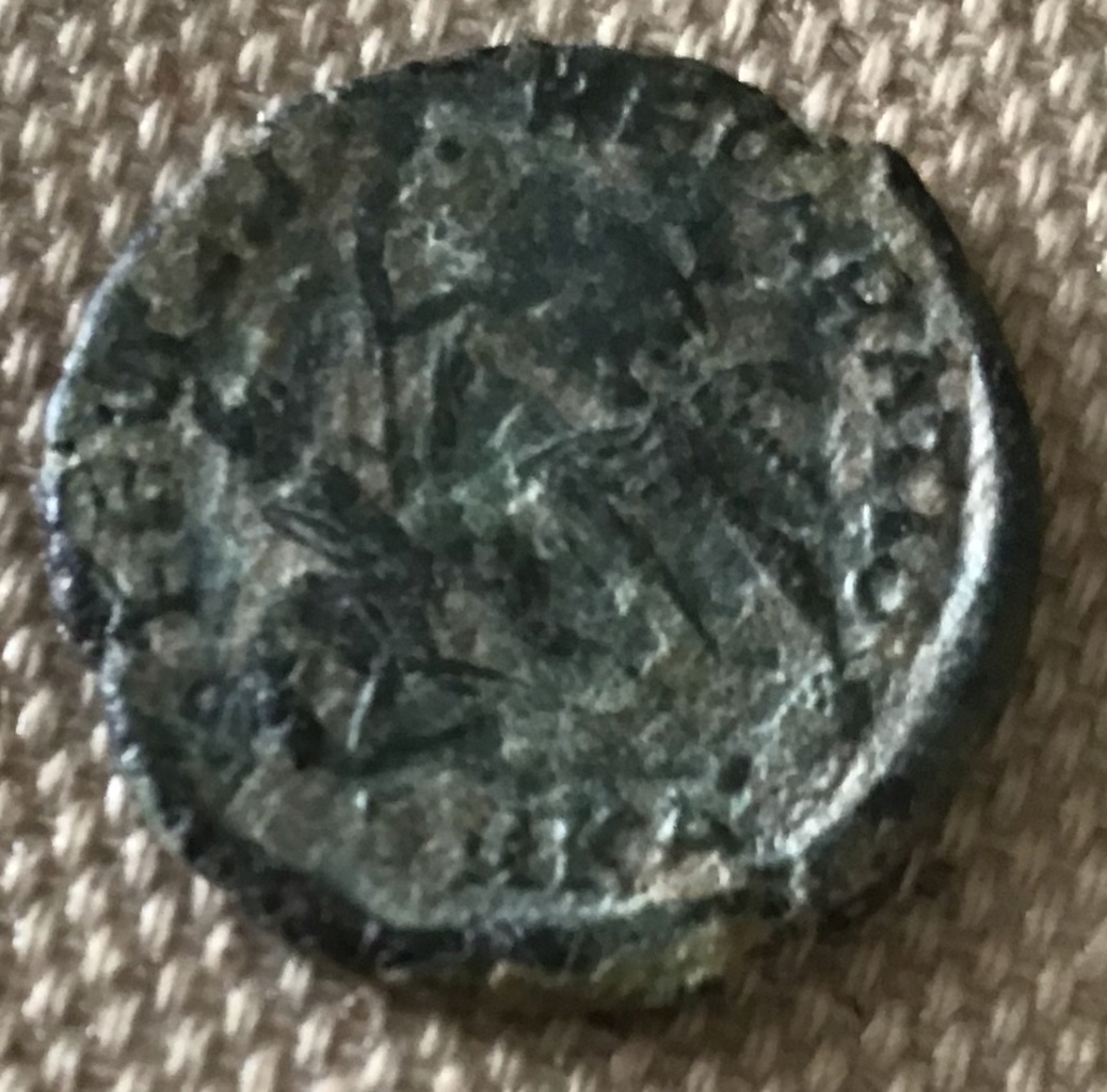 AE3 de Constancio Galo. FEL TEMP - REPARATIO. Soldado romano alanceando a jinete caìdo. Cycicus-. 1f10a010