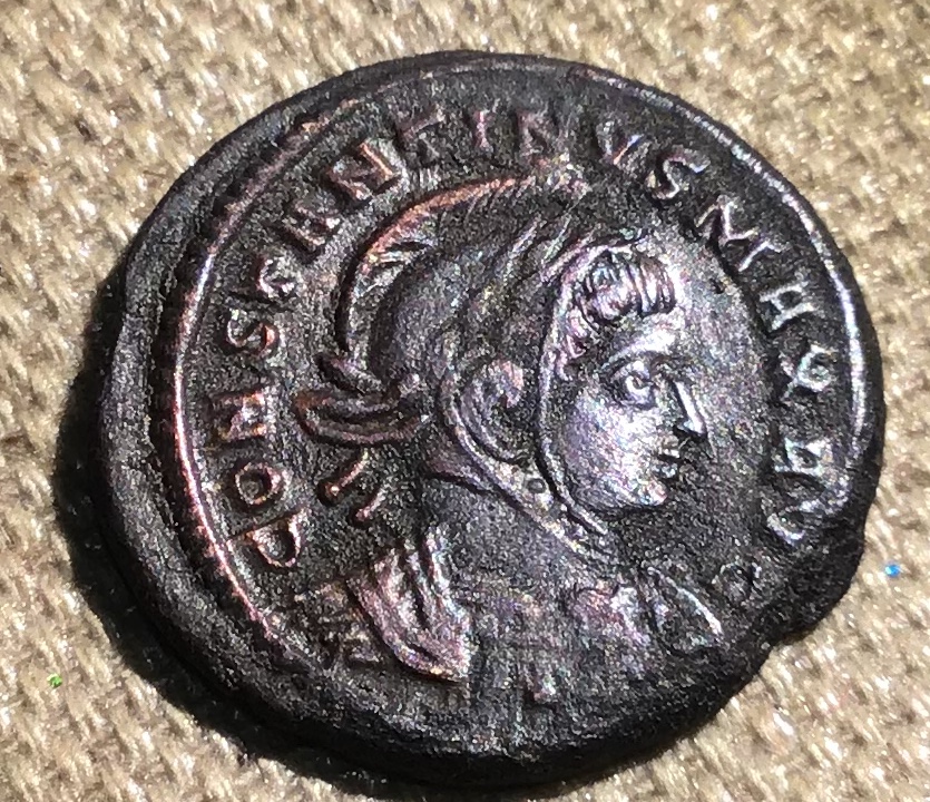 AE3 de Constantino I. VICTORIAE LAET(AE) PRIN P. Dos Victorias enfrentadas. Trier. 48e15e10