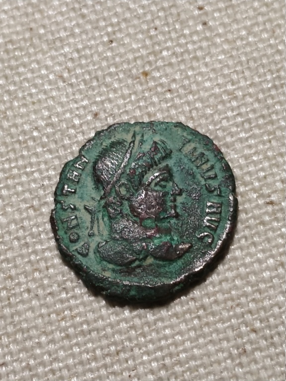 AE3 de Constantino I. BEATA TRAN-QVILLITAS - VO/TIS/XX. Globo sobre altar. Trier. Img_2045