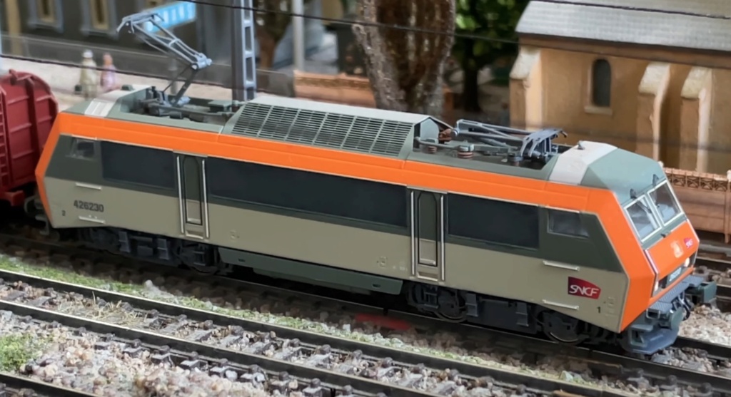 [Fleischmann] Locomotive électrique - BB 426230 livrée gris/orange logo Carmillon Bb_26010