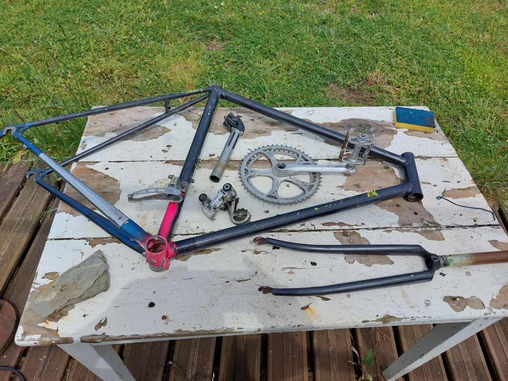 Cadre de course inconnu ? Brochard ? 01ense10