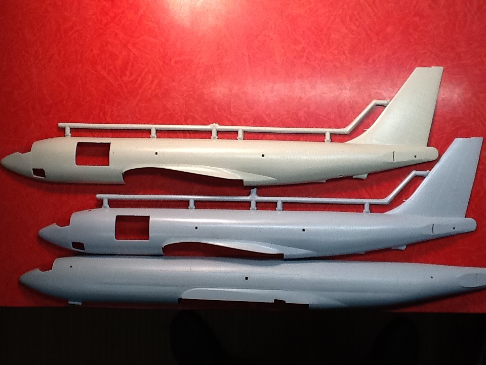 Comparatif et différences entre les BOEING KC 135 et AWACS 1/72ème ... Compar28