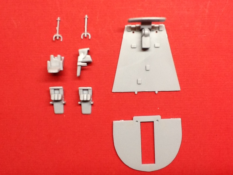 Comparatif et différences entre les BOEING KC 135 et AWACS 1/72ème ... Compar38