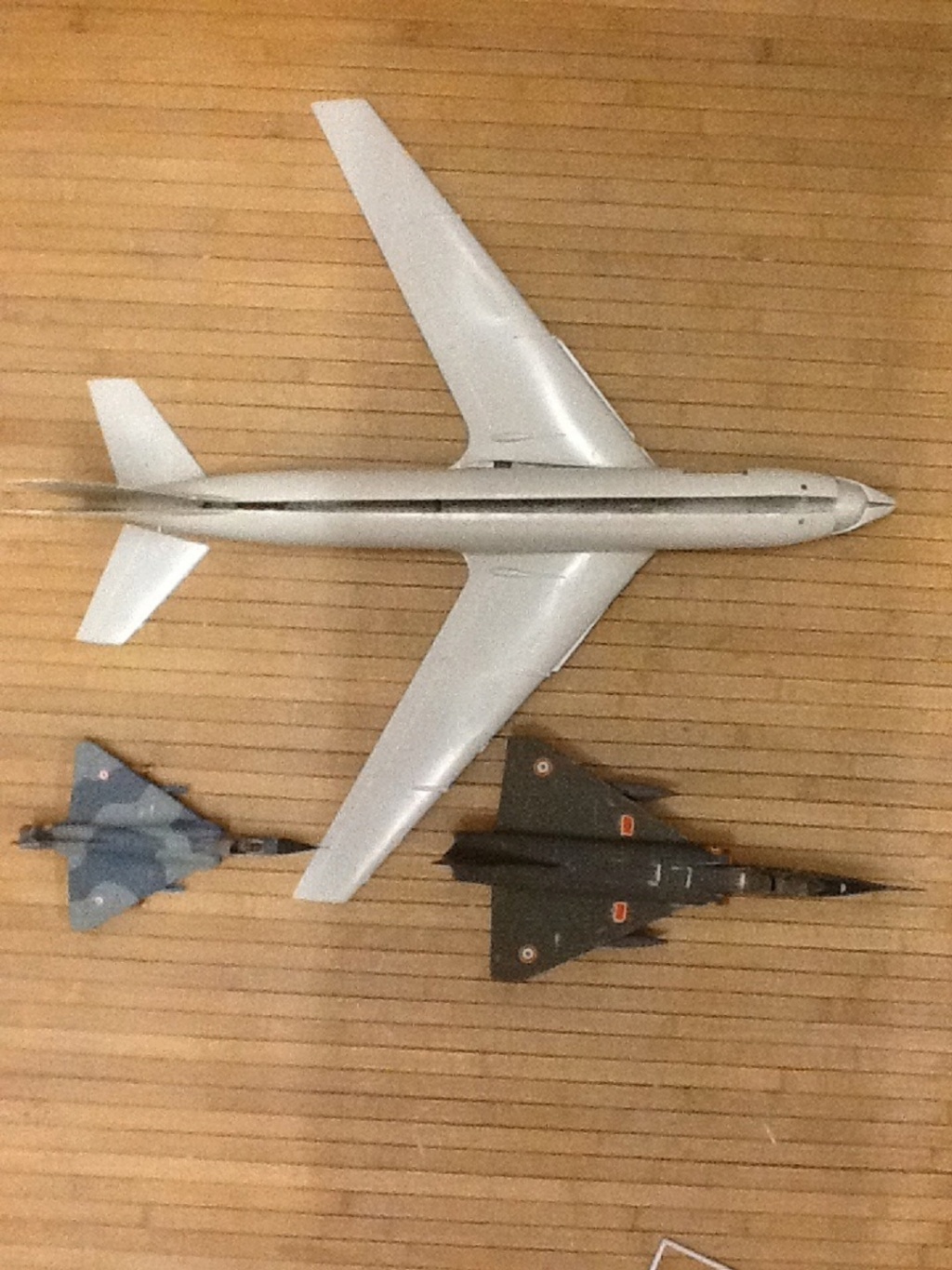 Comparatif et différences entre les BOEING KC 135 et AWACS 1/72ème ... Compar49