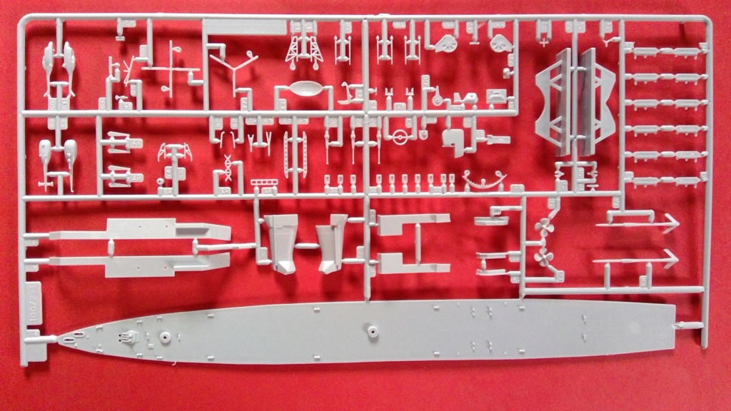 Frégate anti-sous-marine  F 67 D611 DUGUAY TROUIN classe TOURVILLE 1/400ème Réf 81032 Helle128