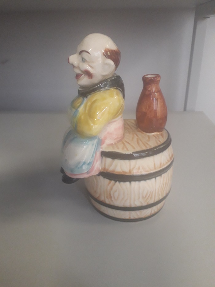 Identify this happy monk ceramic decanter for liqueur? Monk_f10