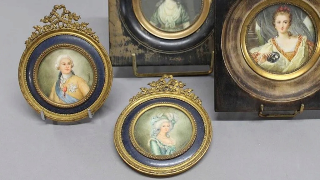 Collection : miniatures de Marie Antoinette et de ses proches - Page 16 Zfer11